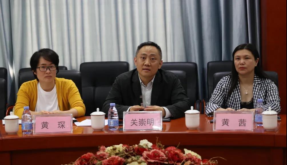 人民銀行領(lǐng)導一行蒞臨桂林南藥調(diào)研指導工作 人民銀行領(lǐng)導一行蒞臨桂林南藥調(diào)研指導工作